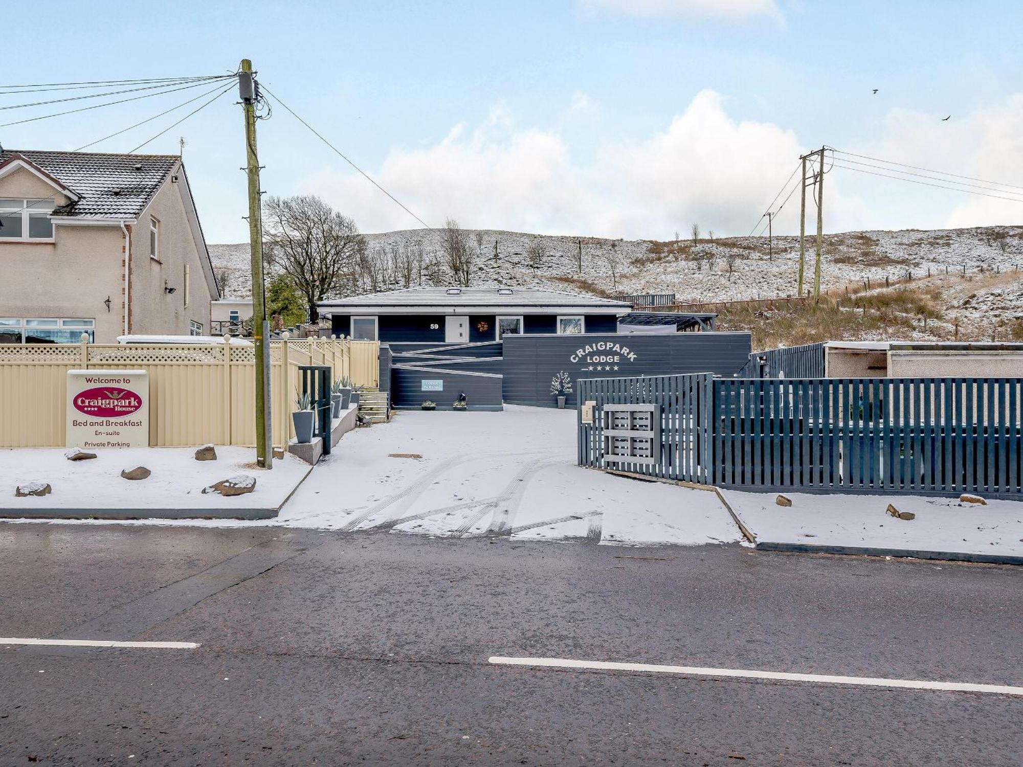 Craigpark Lodge Caldercruix エクステリア 写真